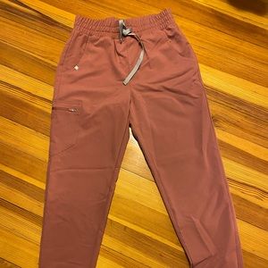 FIGS Limited Edition Mauve Zamora high waisted jogger scrubs.